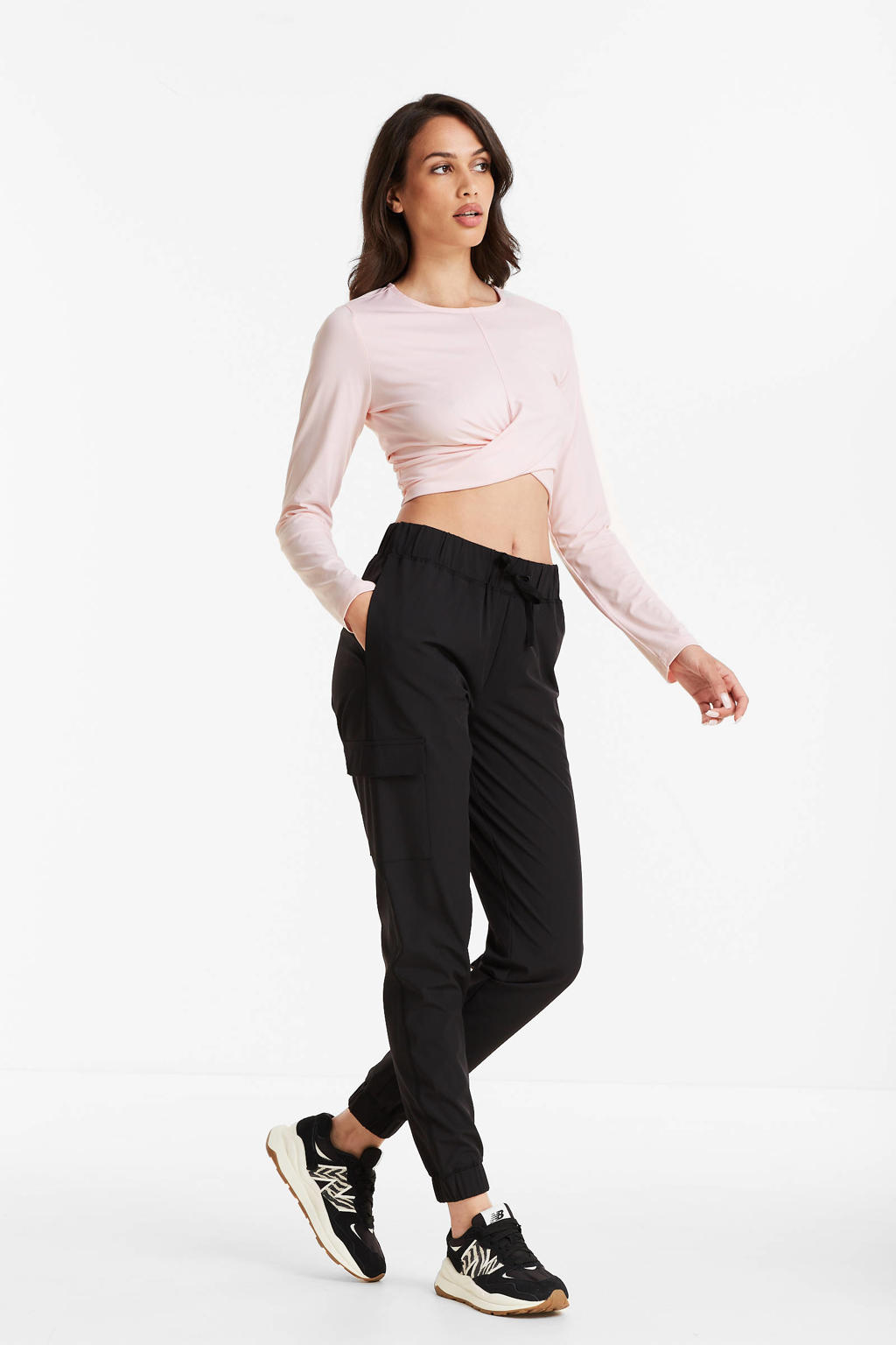 Zwarte dames anytime travel sport jogger van polyester met tapered fit, regular waist, elastische tailleband met koord en effen