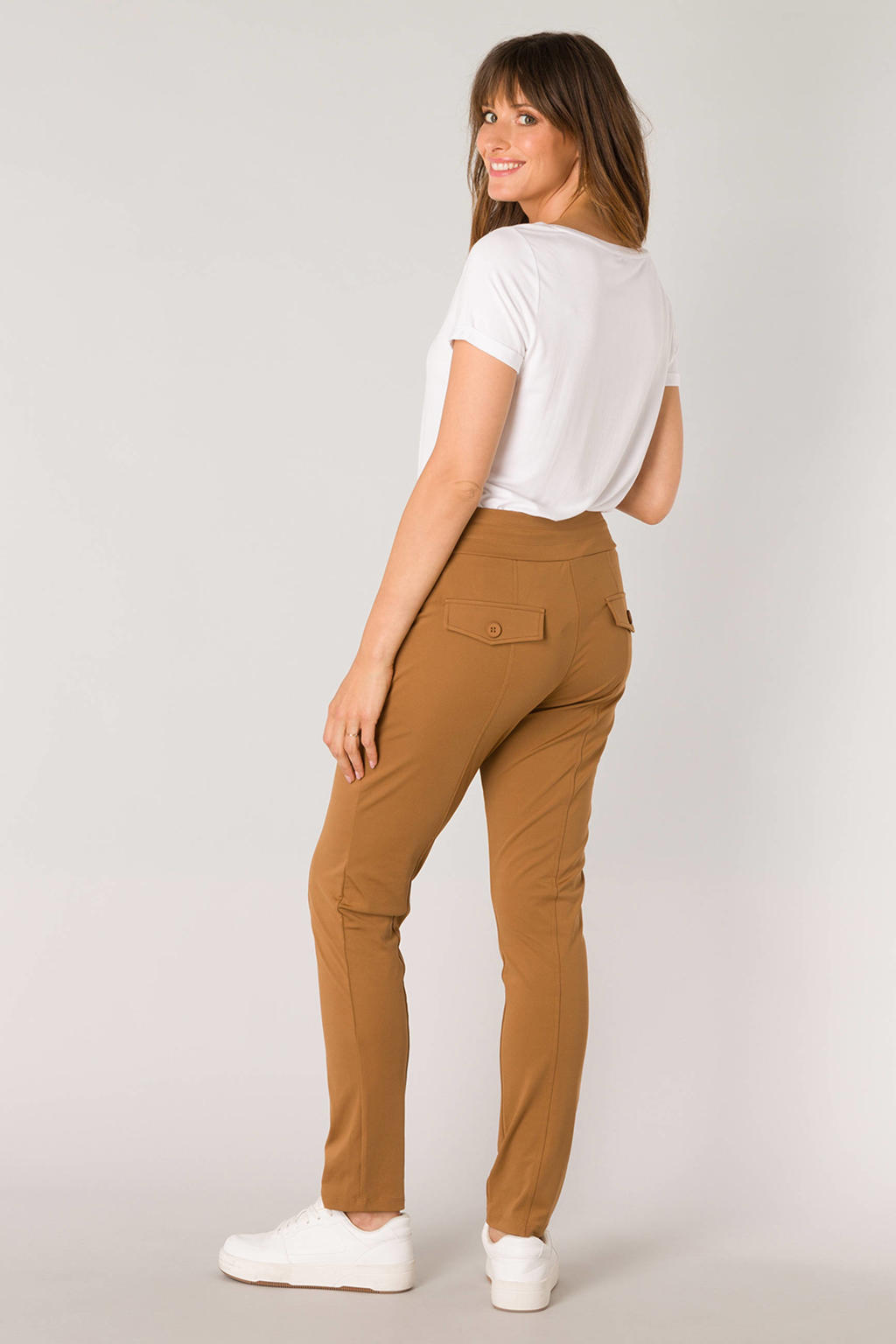 ES&SY tapered fit broek van travelstof camel