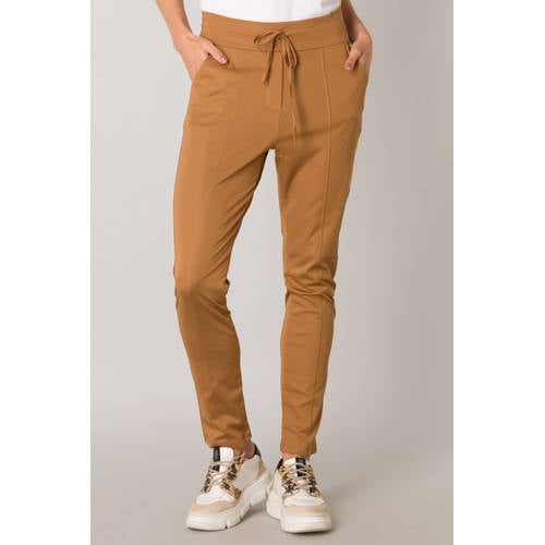ES&SY tapered fit broek van travelstof camel afbeelding
