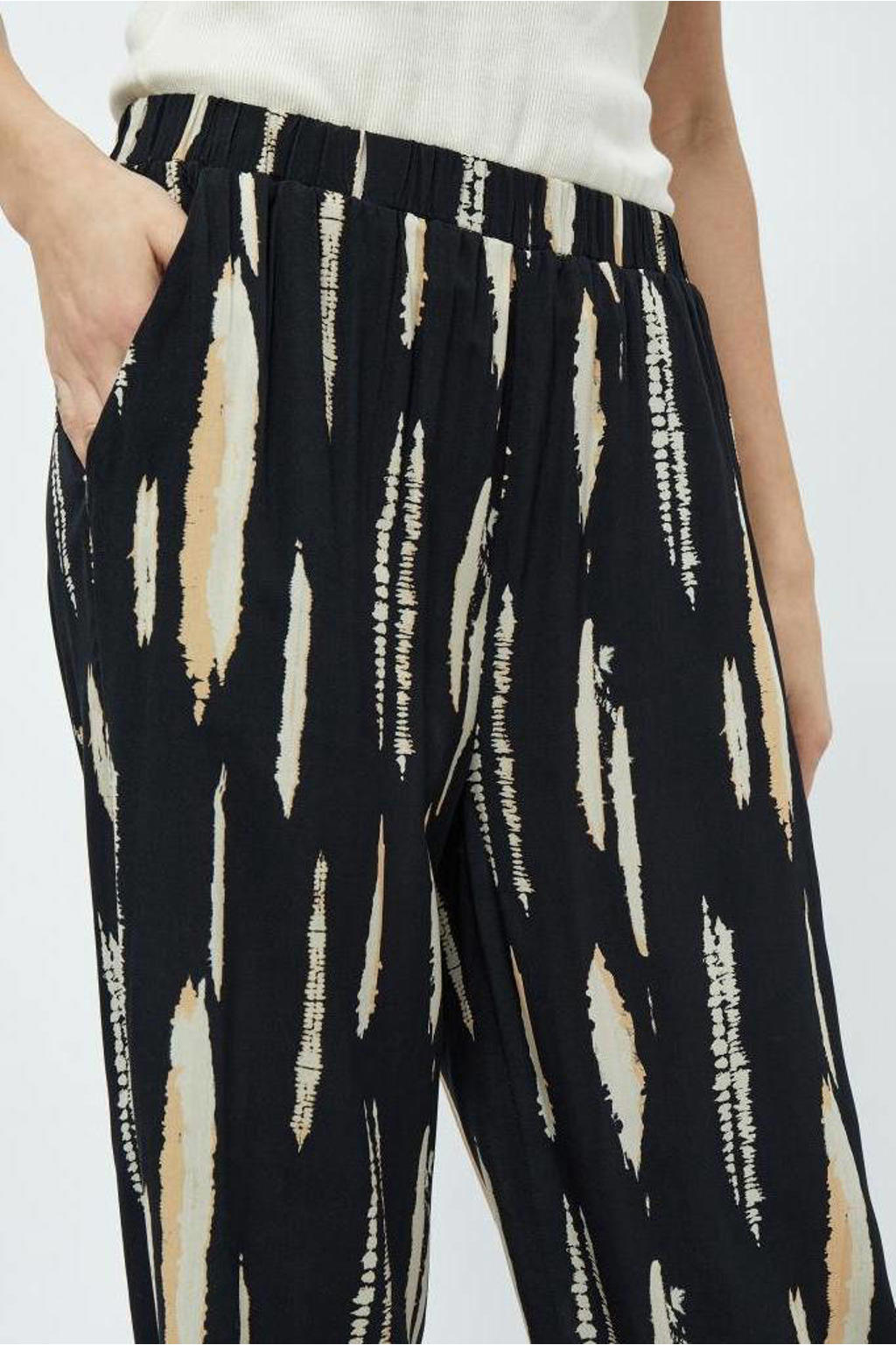 Peppercorn high waist loose fit broek Nalia met all over print zwart