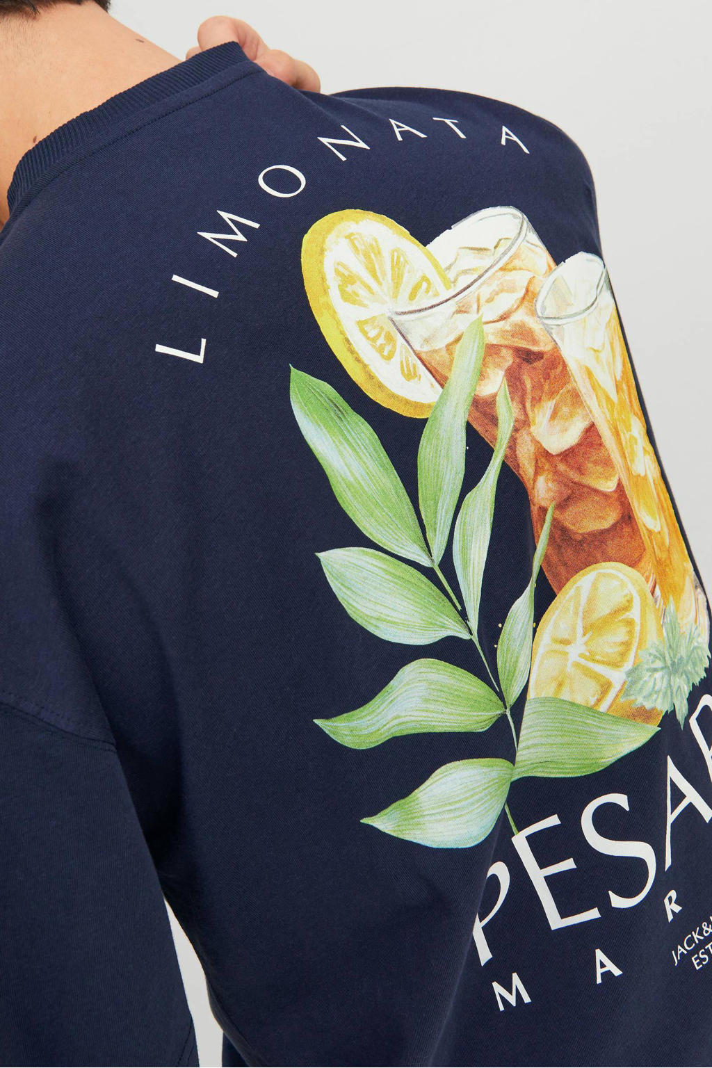 Jack & Jones Originals - Oversized T-shirt Met Bergprint Op De Achterkant In Wit Jack & Jones Originals - Oversized T-shirt Met Bergprint Op De Achterkant In Wit