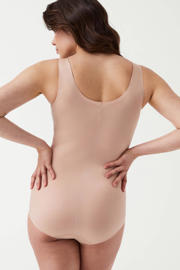 thumbnail: SPANXshape™ Invisible seamless medium corrigerende Tank Panty body beige