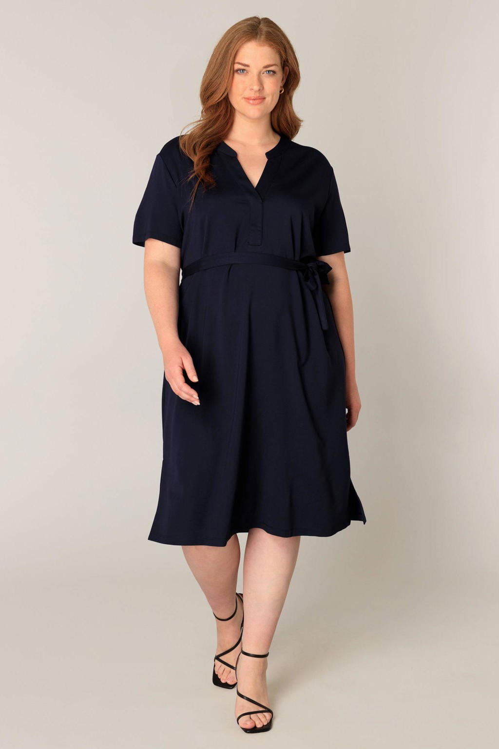 Base Level Curvy A-lijn jurk Yenna met ceintuur donkerblauw