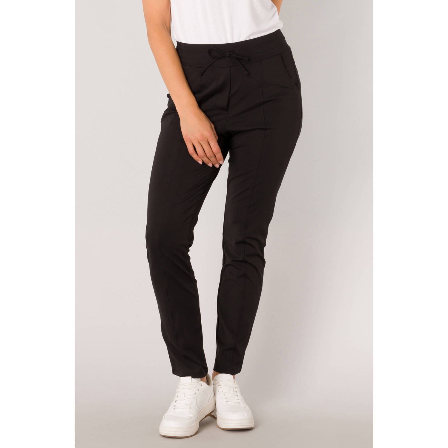 ES&SY slim fit broek van travelstof zwart