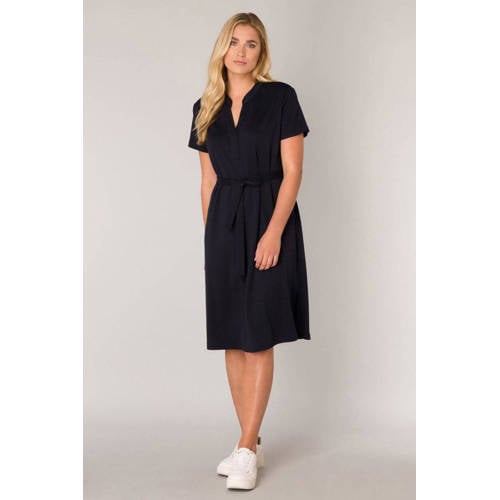 Base Level jurk Yen met ceintuur donkerblauw afbeelding