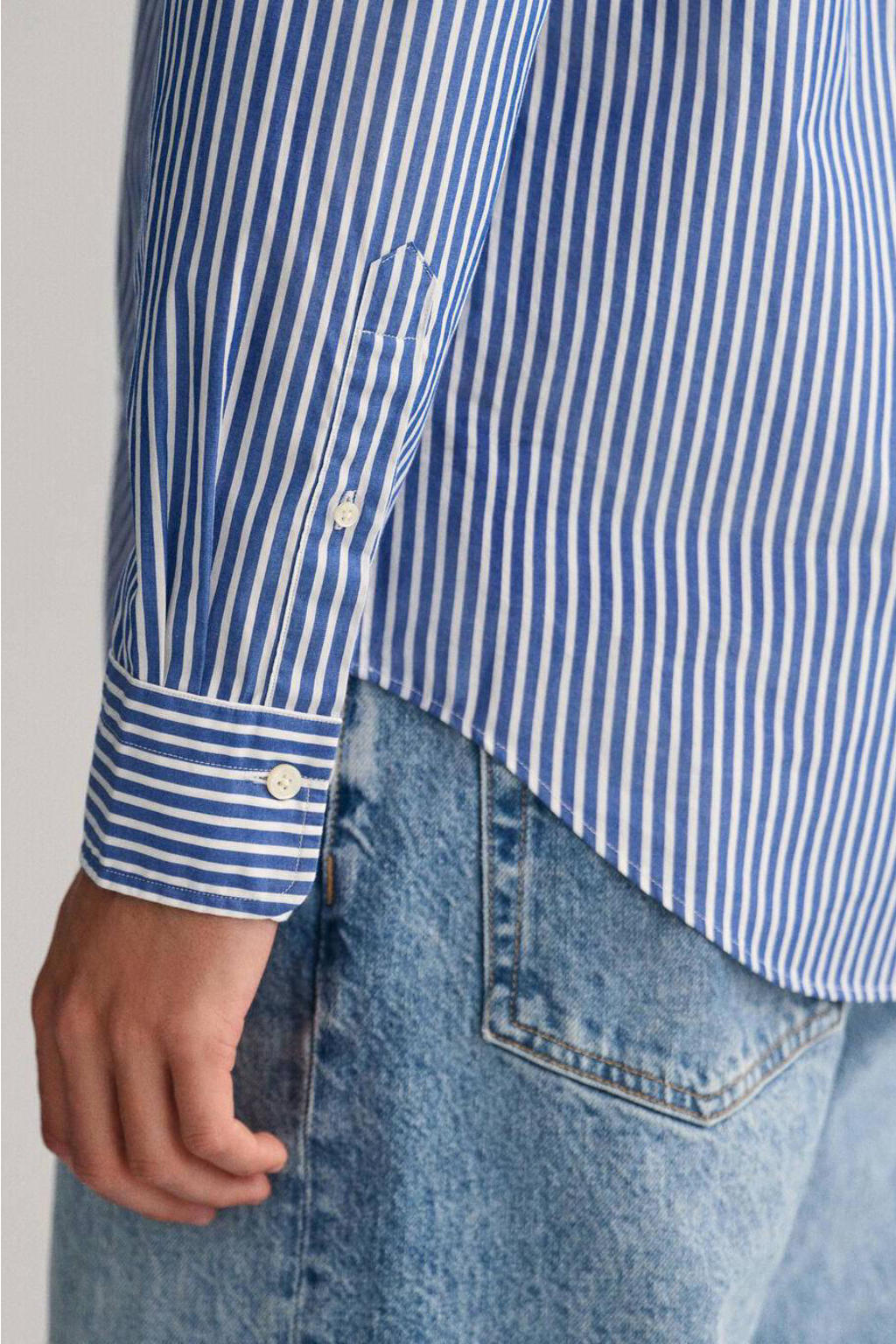 Blauwe heren GANT gestreept regular fit overhemd Poplin stripe van katoen met lange mouwen, button down sluiting en knoopsluiting