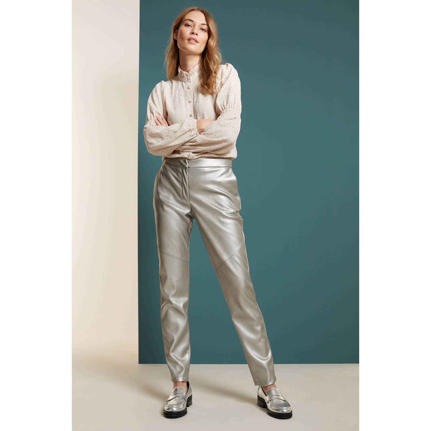 VILA Leslie x imitatieleren regular fit broek VIPEN metallic zilver