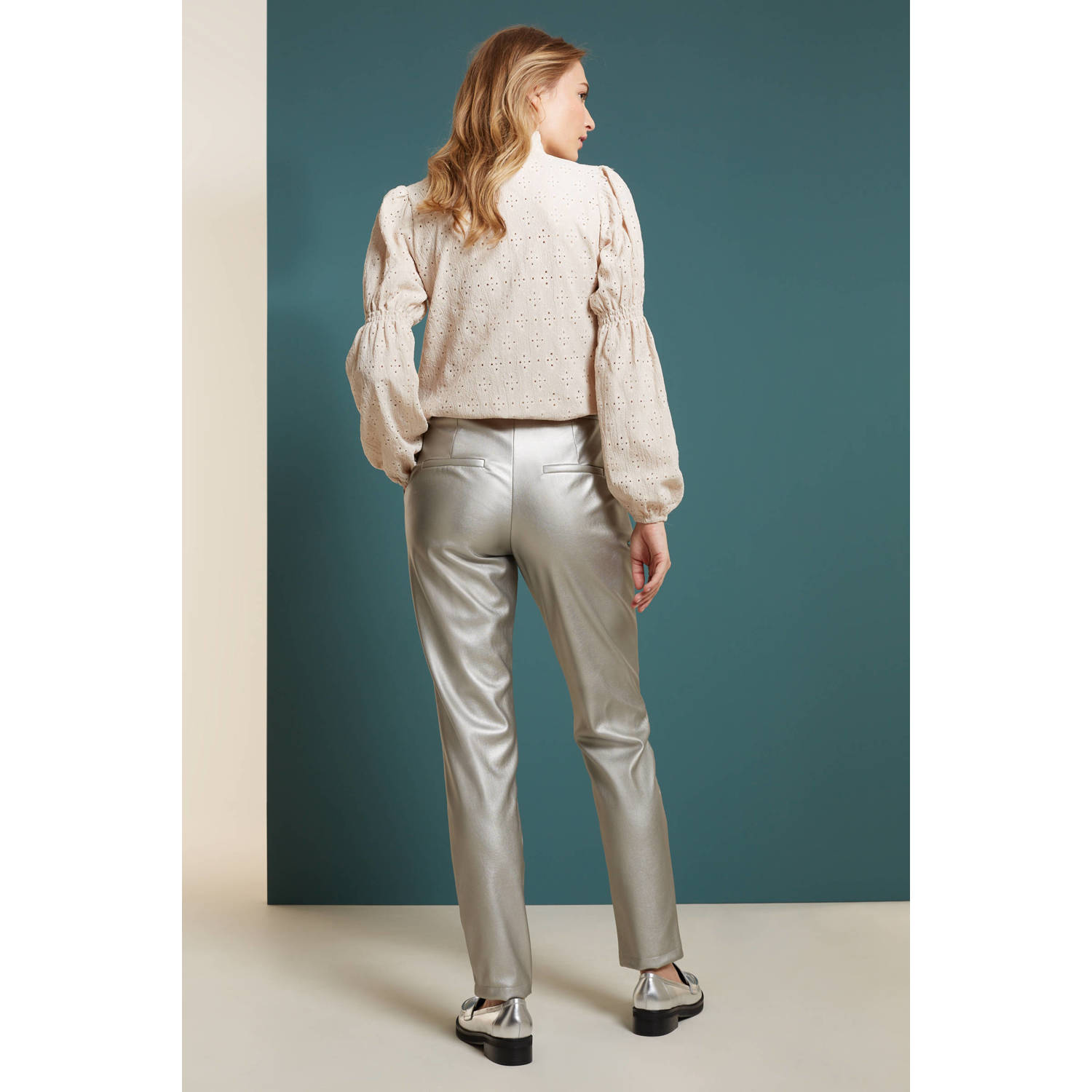 VILA Leslie x imitatieleren regular fit broek VIPEN metallic zilver