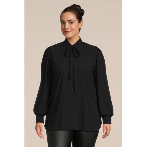 Plus Basics blouse van travelstof zwart
