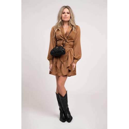 NIKKIE wikkeljurk Vivien met ruches camel