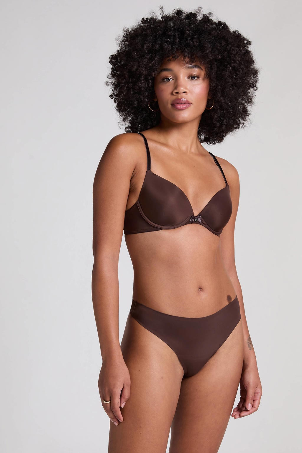 Hunkemöller by Vivian Hoorn voorgevormde T-shirt-bh met beugel Plunge donkerbruin