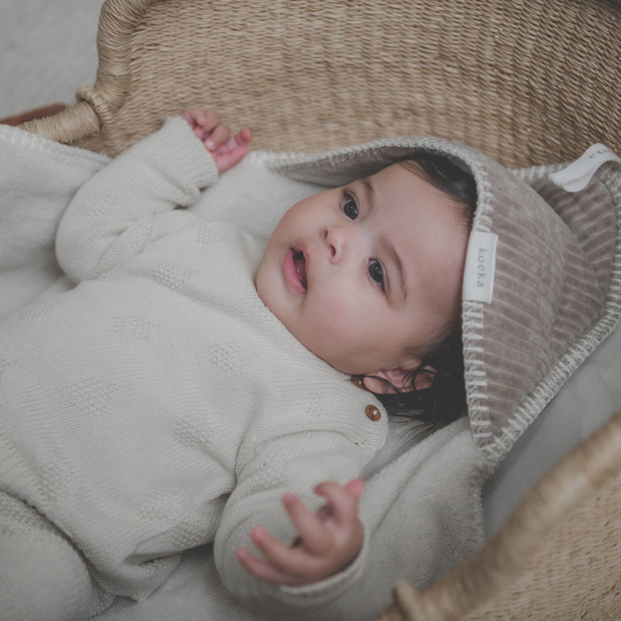 Koeka Vik gevoerde omslagdoek met teddy 100x100 cm taupe - Afbeelding 6