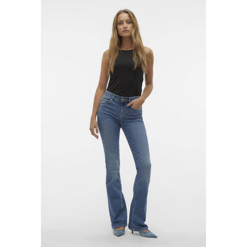 VERO MODA flared jeans VMFLASH medium blue denim afbeelding