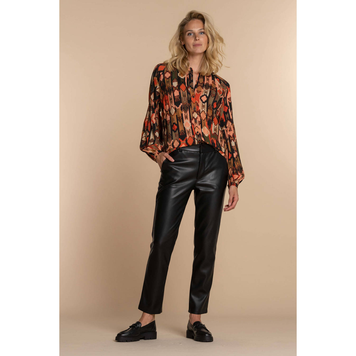 Geisha blouse met all over print zwart groen oranje