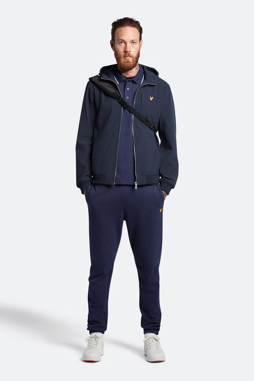 Marineblauwe heren Lyle & Scott softshell jas met lange mouwen, capuchon, ritssluiting en elastische boord