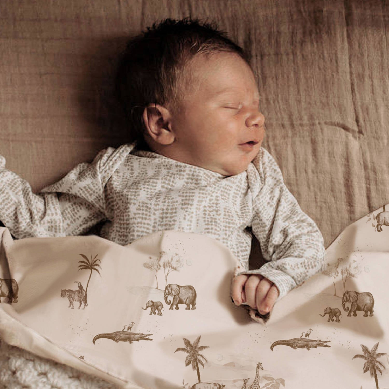 Yumi Baby ledikantlaken 100x135 cm Vintage Jungle Taupe Babylaken Ecru
