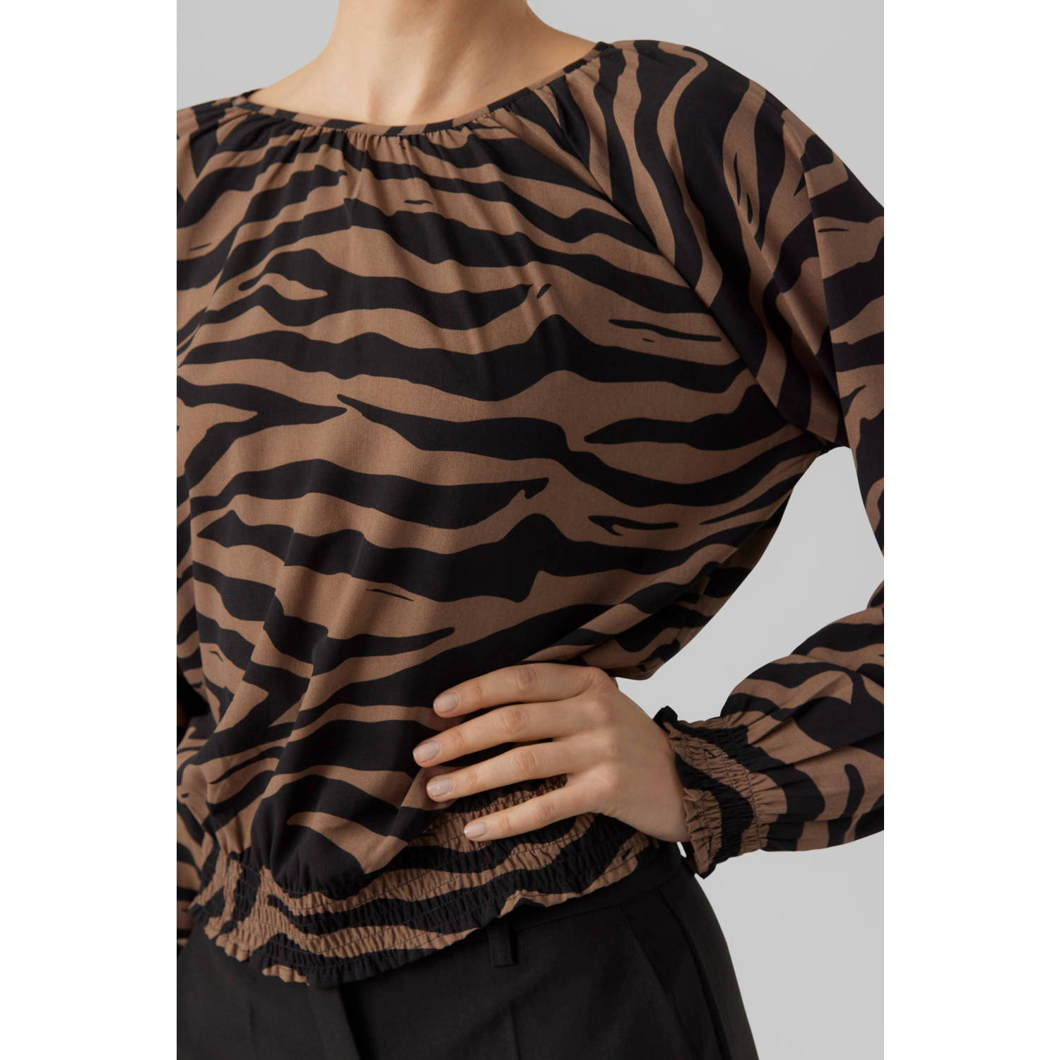 VERO MODA top VMSHILAH van gerecycled polyester bruin zwart