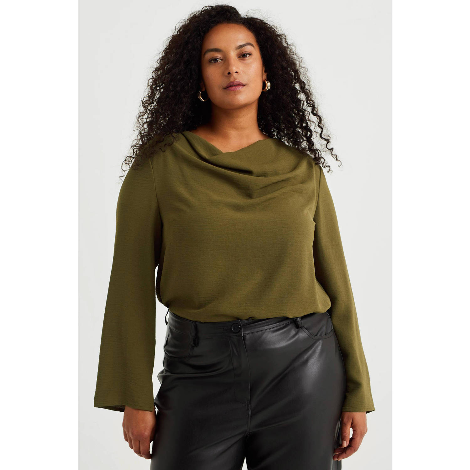 WE Fashion Curve blousetop van gerecycled polyester olijfgroen