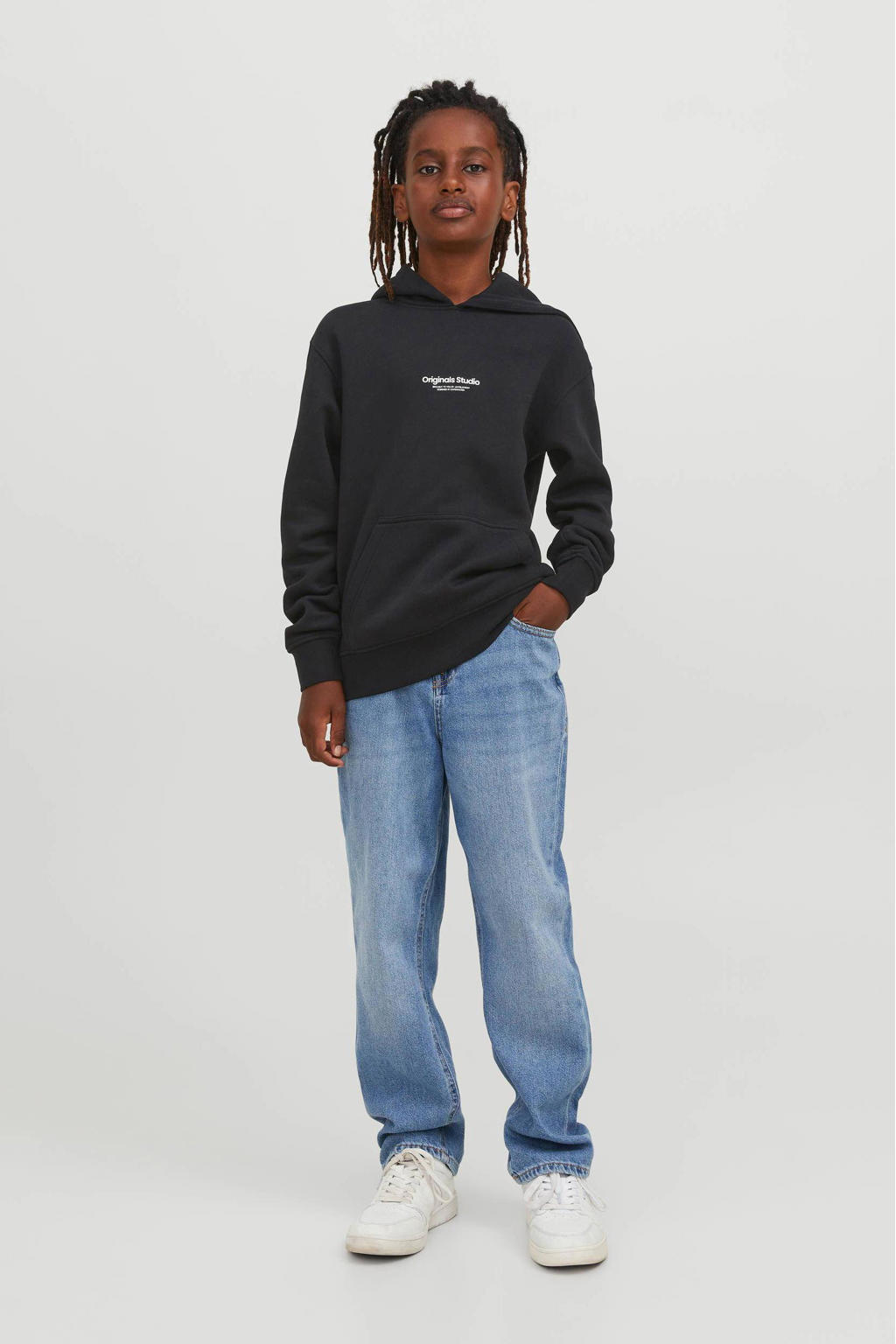 Zwarte jongens JACK & JONES JUNIOR hoodie van sweat materiaal met tekst print, lange mouwen en capuchon
