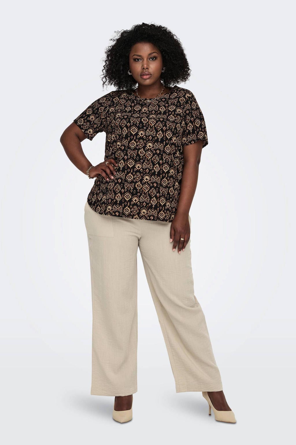 Zwarte dames ONLY CARMAKOMA top print van polyester met paisley print, korte mouwen, ronde hals en geweven detail