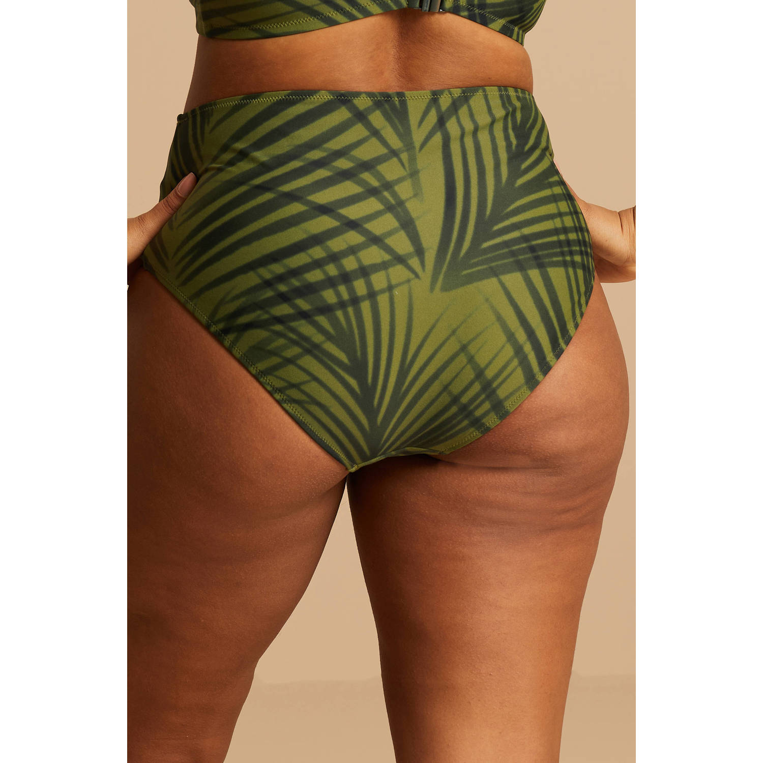 BEACHWAVE Curve high waist bikinibroekje groen zwart