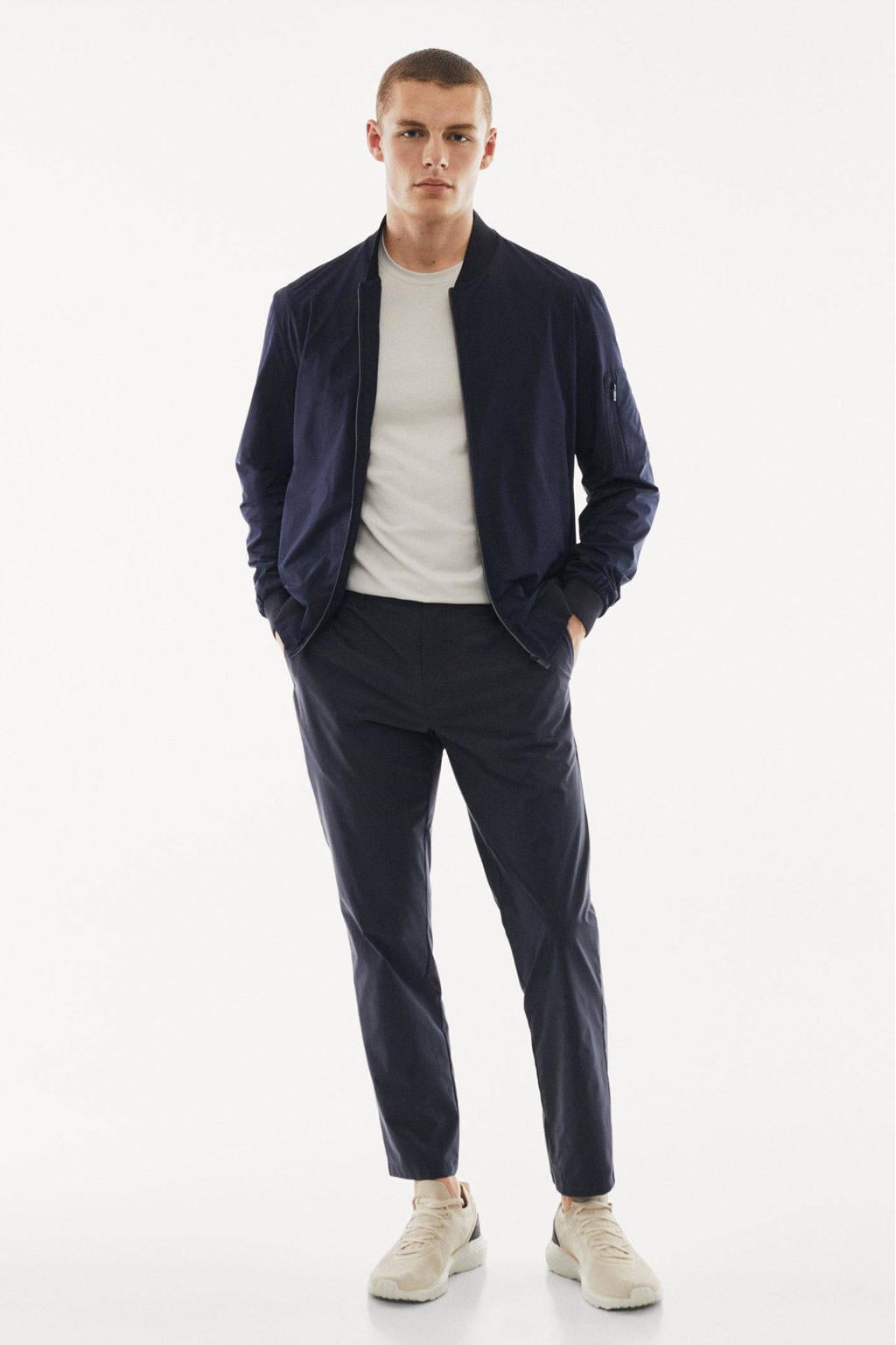 Blauwe heren Mango Man bomberjack zomer van gerecycled polyester met lange mouwen, opstaande kraag en ritssluiting