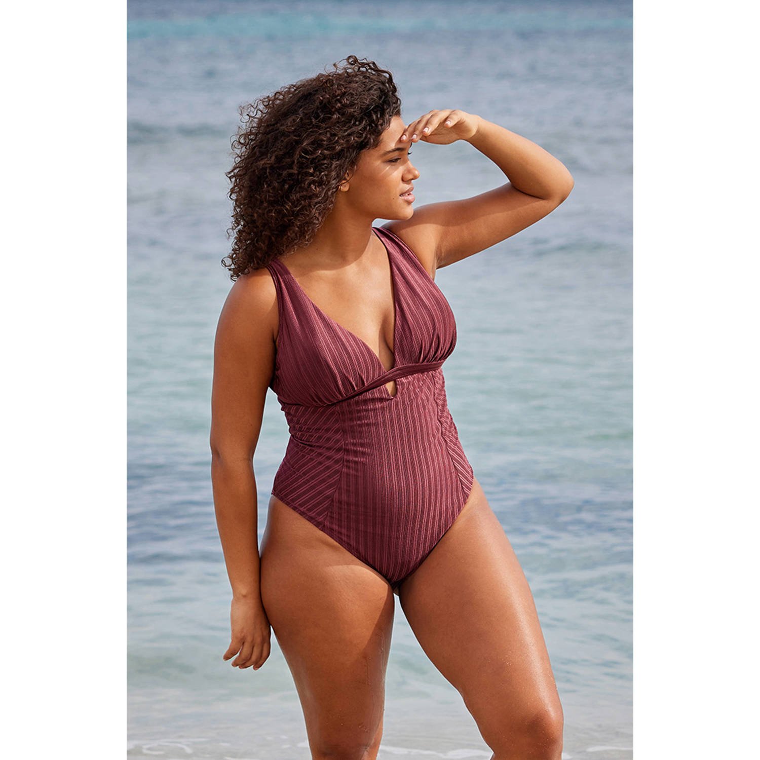 BEACHWAVE Curve corrigerend badpak met ribstructuur donkerrood