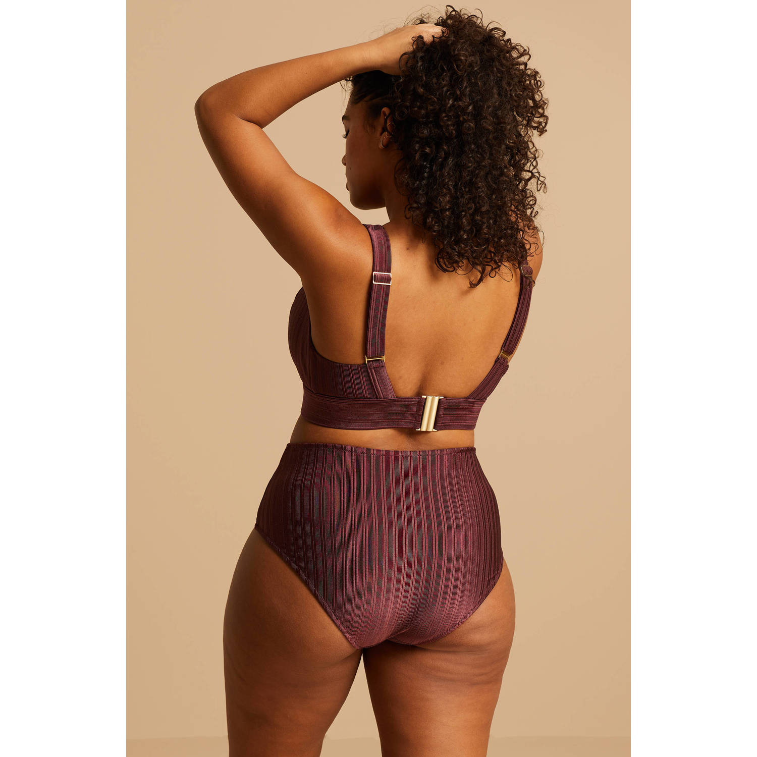 BEACHWAVE Curve voorgevormde bikinitop met ribstructuur donkerrood