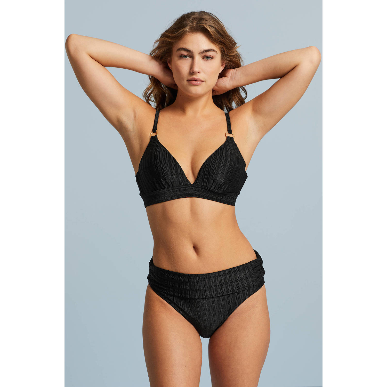 BEACHWAVE voorgevormde beugel bikinitop met ribstructuur zwart