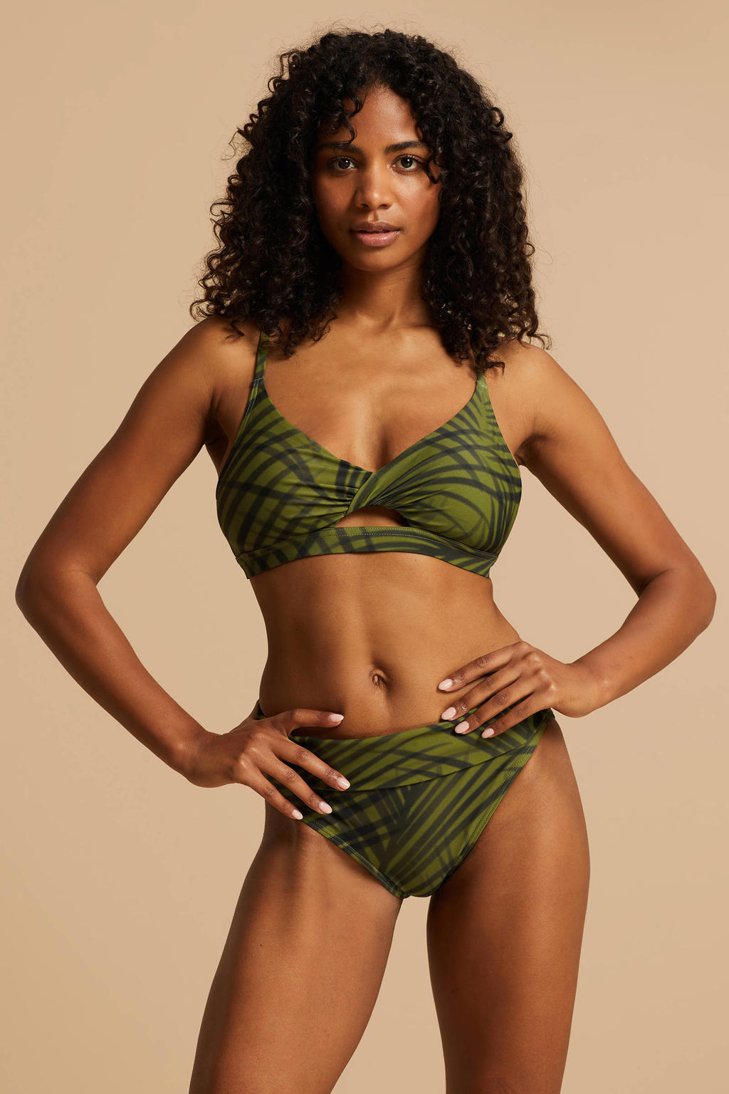BEACHWAVE voorgevormde crop bikinitop groen/zwart