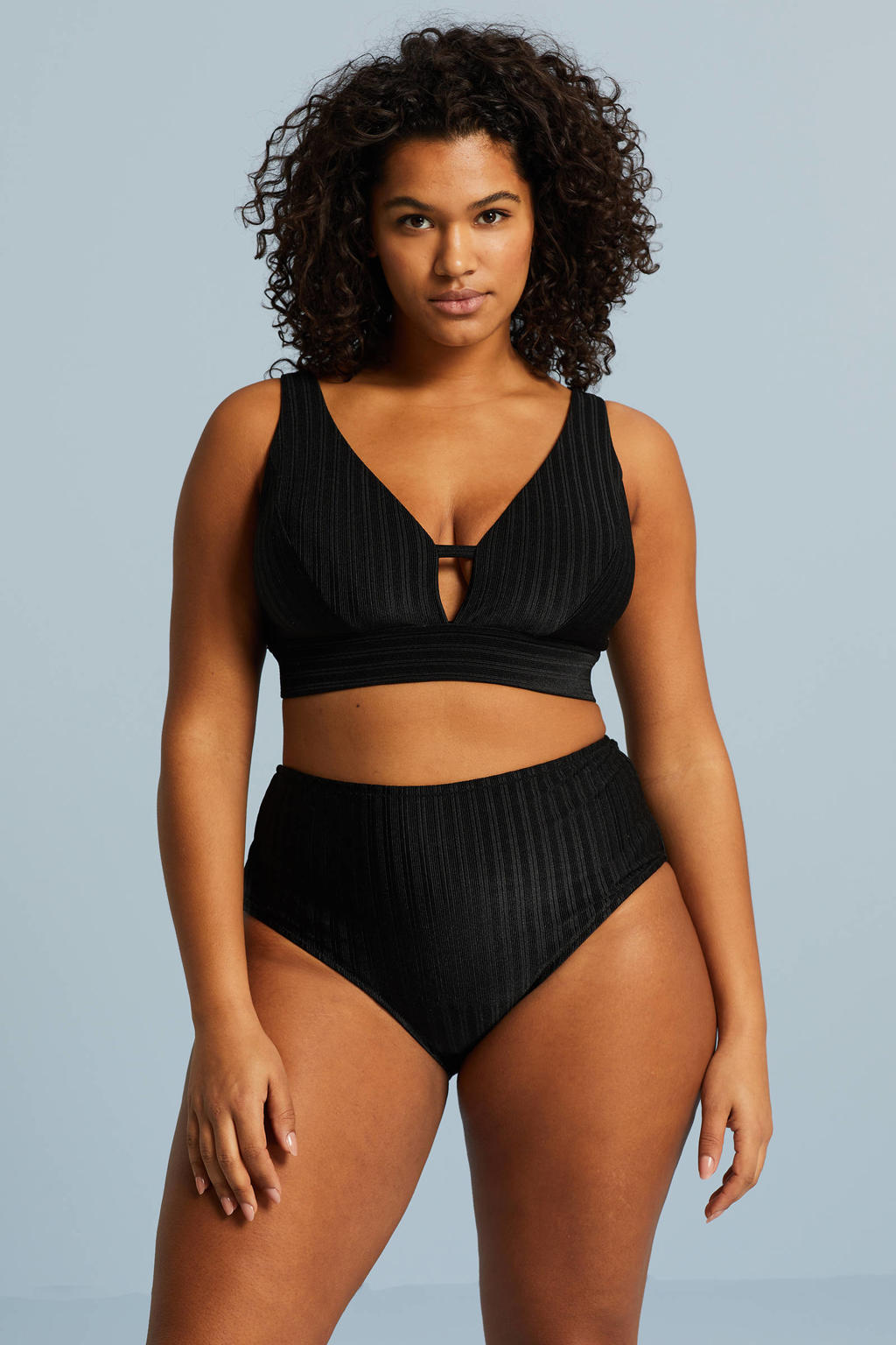 BEACHWAVE Curve voorgevormde bikinitop met ribstructuur zwart
