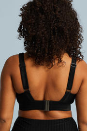 thumbnail: BEACHWAVE Curve voorgevormde bikinitop met ribstructuur zwart