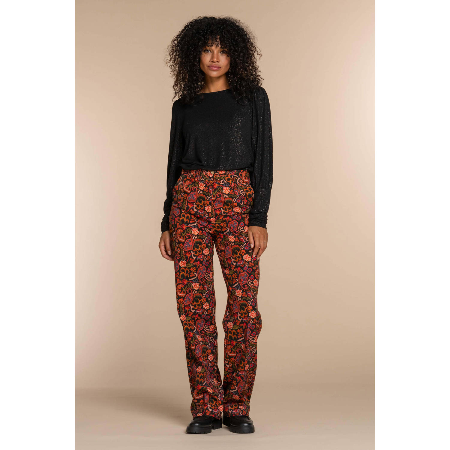 Geisha straight fit pantalon met all over print zwart rood cognac