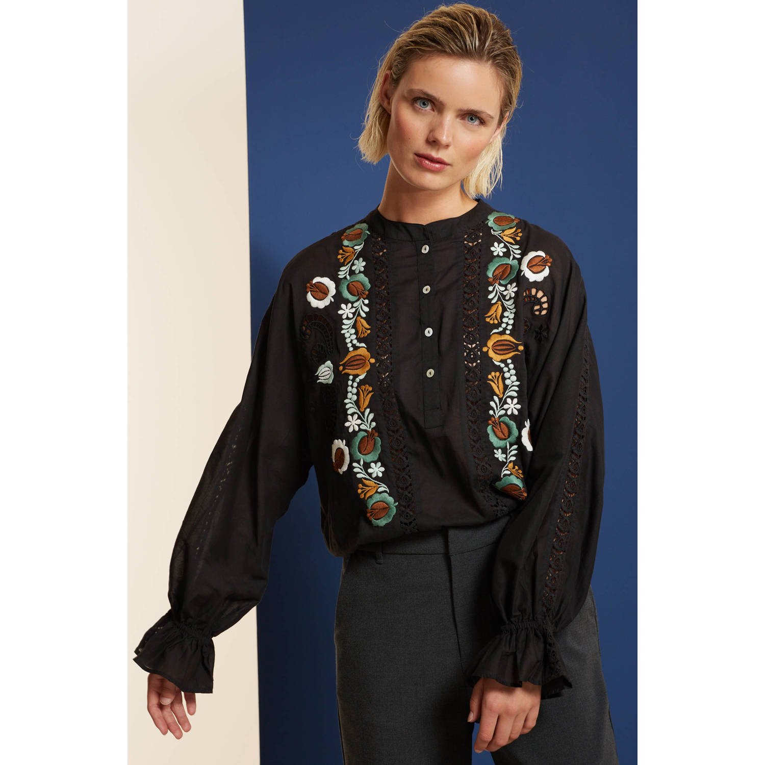 Summum top met borduursels zwart