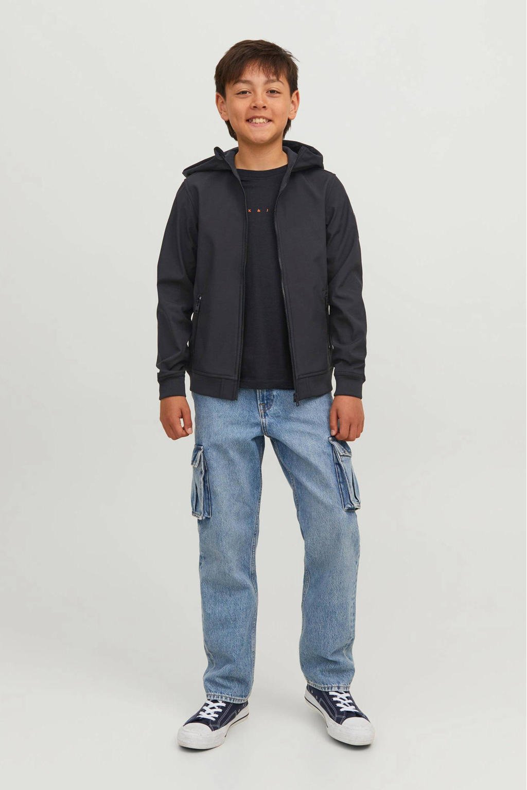 Zwarte jongens JACK & JONES JUNIOR softshell jas met effen, lange mouwen, capuchon, ritssluiting en geribde boorden
