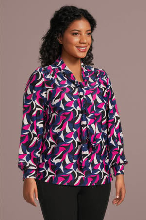 blouse Thera van travelstof met all over print roze/blauw/wit