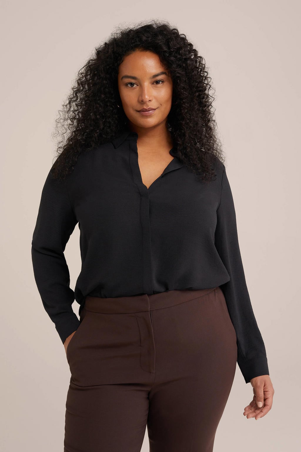 Zwarte dames WE Fashion blouse van polyester met effen, lange mouwen, klassieke kraag en blinde knoopsluiting
