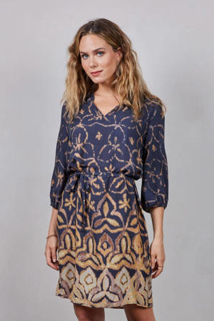jurk Elvi met all over print donkerblauw/bruin