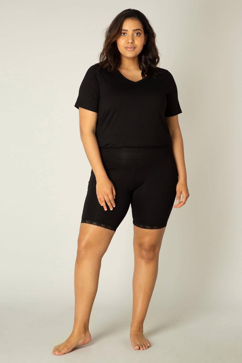 Set van 2 zwart en witte dames Base Level Curvy bikershort Ava met skinny fit, regular waist en effen