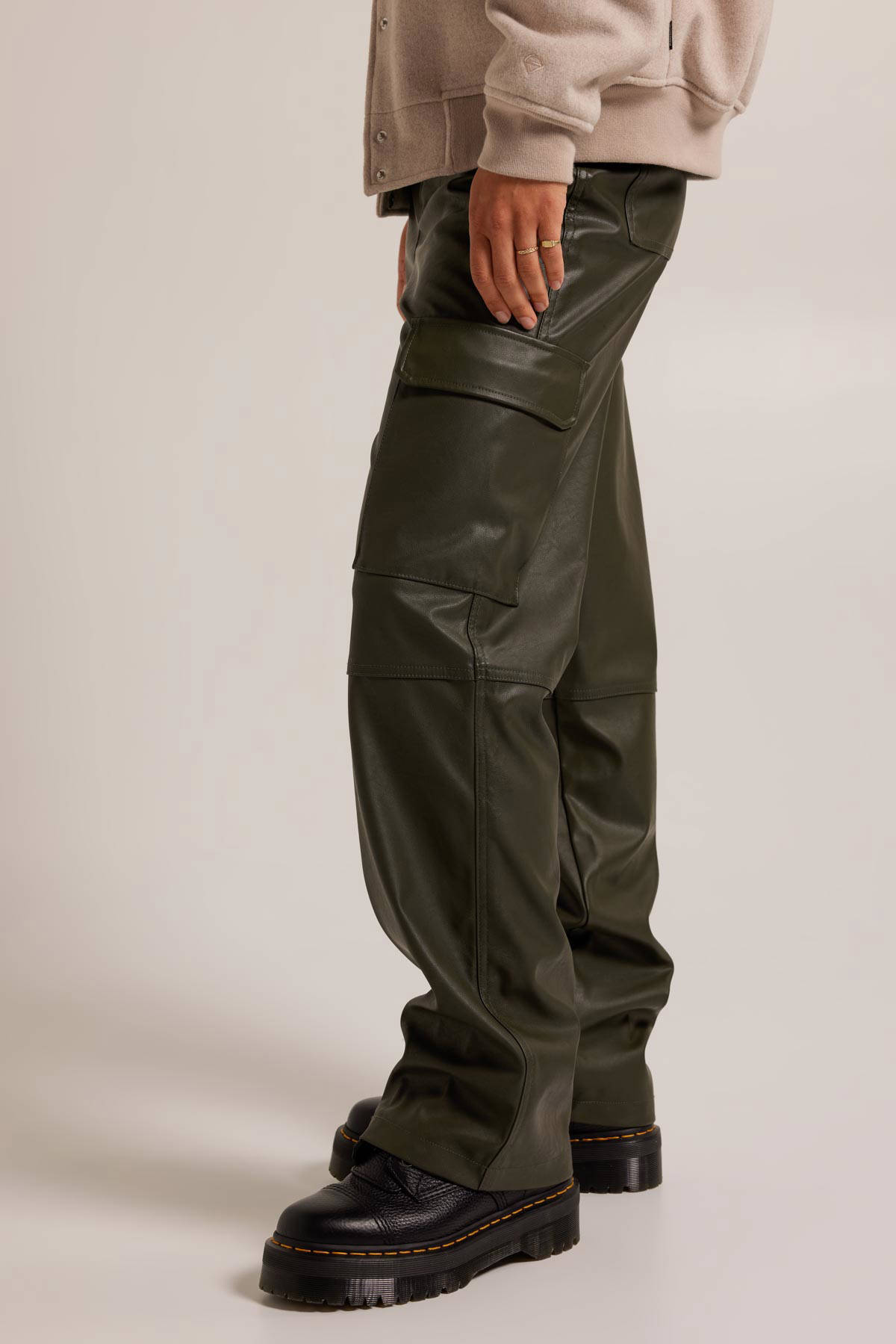 Groene imitatie leren discount broek