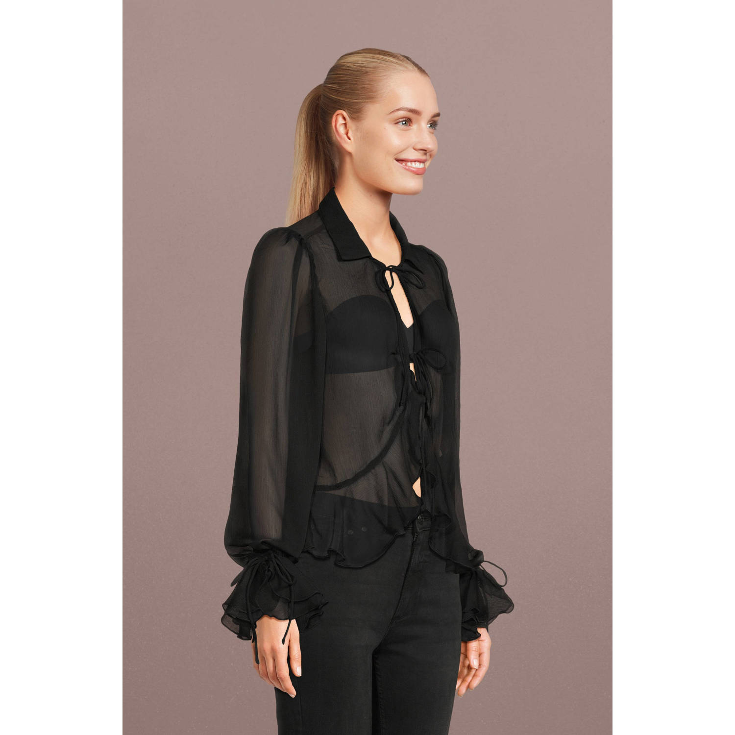 Sofie Schnoor semi-transparante top met volant zwart