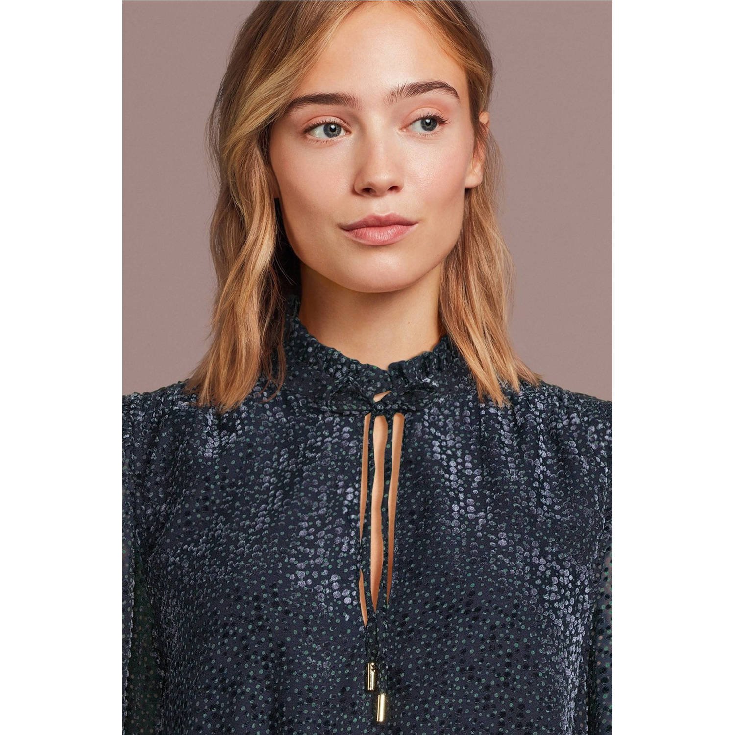 Freebird semi-transparante fluwelen jurk Adaline met stippen en ruches donkerblauw