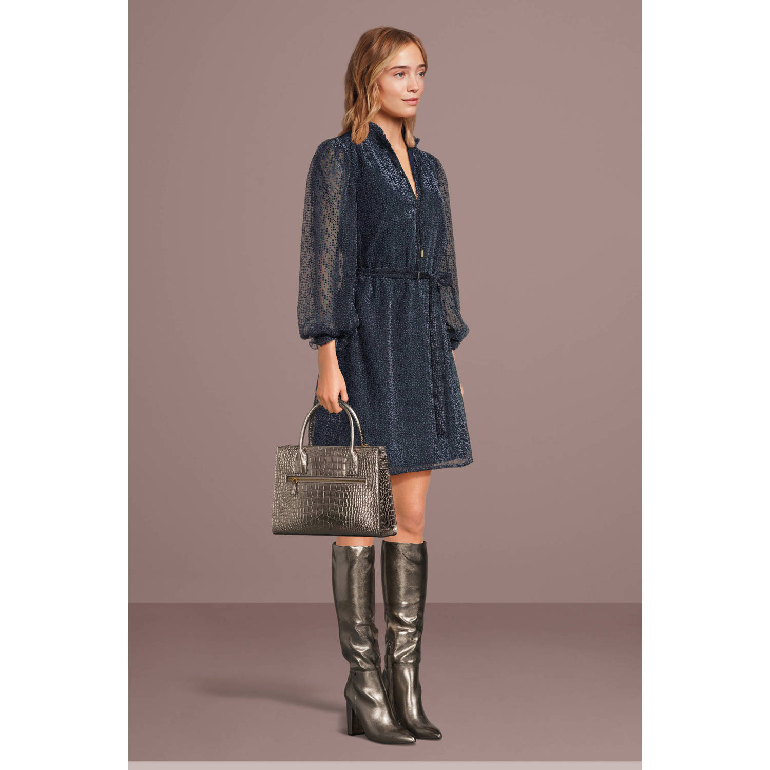 Freebird semi-transparante fluwelen jurk Adaline met stippen en ruches donkerblauw