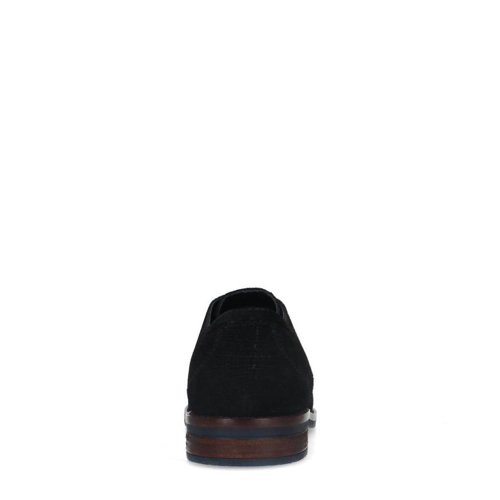 Suddenly Everyone Cool Girl Is Wearing Brown Trainers Suddenly Everyone Cool Girl Is Wearing Brown Trainers