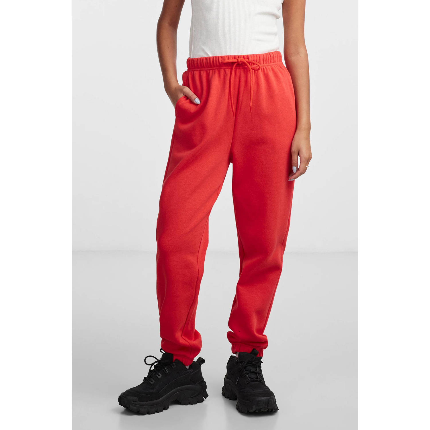 PIECES high waist regular fit sweatpants PCCHILLI rood