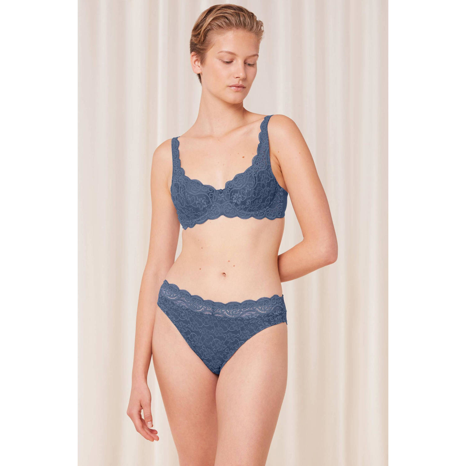 Triumph voorgevormde beugelbh Amourette 300 blauw