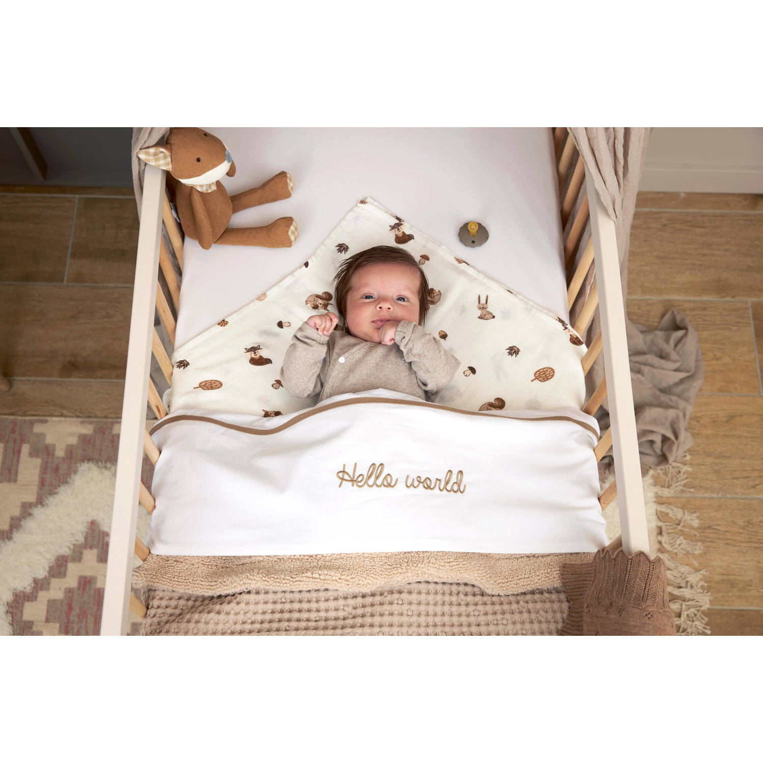 Meyco baby wieglaken 'Baby Hello World' taupe