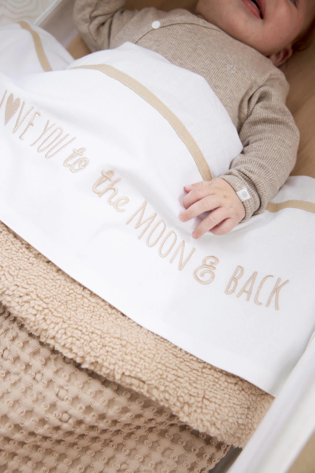 Meyco baby ledikantlaken 'Love you to the moon & back' sand