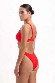 thumbnail: Beachlife voorgevormde beugel bikinitop met ribstructuur rood