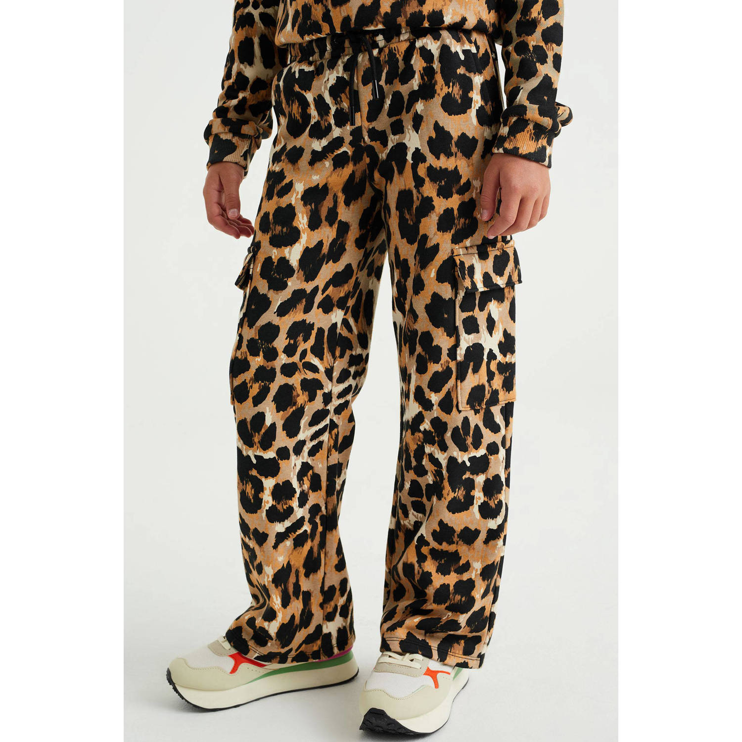 WE Fashion straight fit cargobroek met dierenprint bruin zwart Meisjes Katoen 116